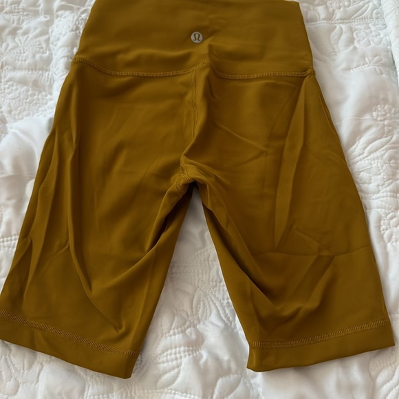 LULULEMON BIKER SHORT SIZE 2 - Picture 2 of 4